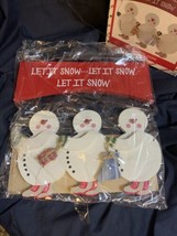 House of Lloyd Let It Snow Three Snowman Christmas Wooden Wall Hanging NIB - $13.73