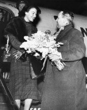 Actress Ava Gardner At Airport 8X10 Publicity Photograph Reprint - £6.67 GBP