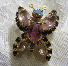 Vintage Domed Butterfly Pin Brooch Purple &amp; Pink Rhinestones Prong Set - $657.14 MXN
