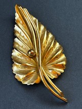 Vintage Huge Goldtone Aspen Leaf w Small Shiny Berry Pin Brooch – 4 x 1 ... - £10.43 GBP