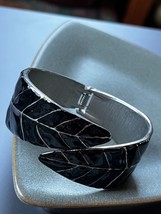 Heavy Black Enamel &amp; Silvertone Leaf Wrap Hinged Bangle Bracelet – 2.25 inches - £10.34 GBP