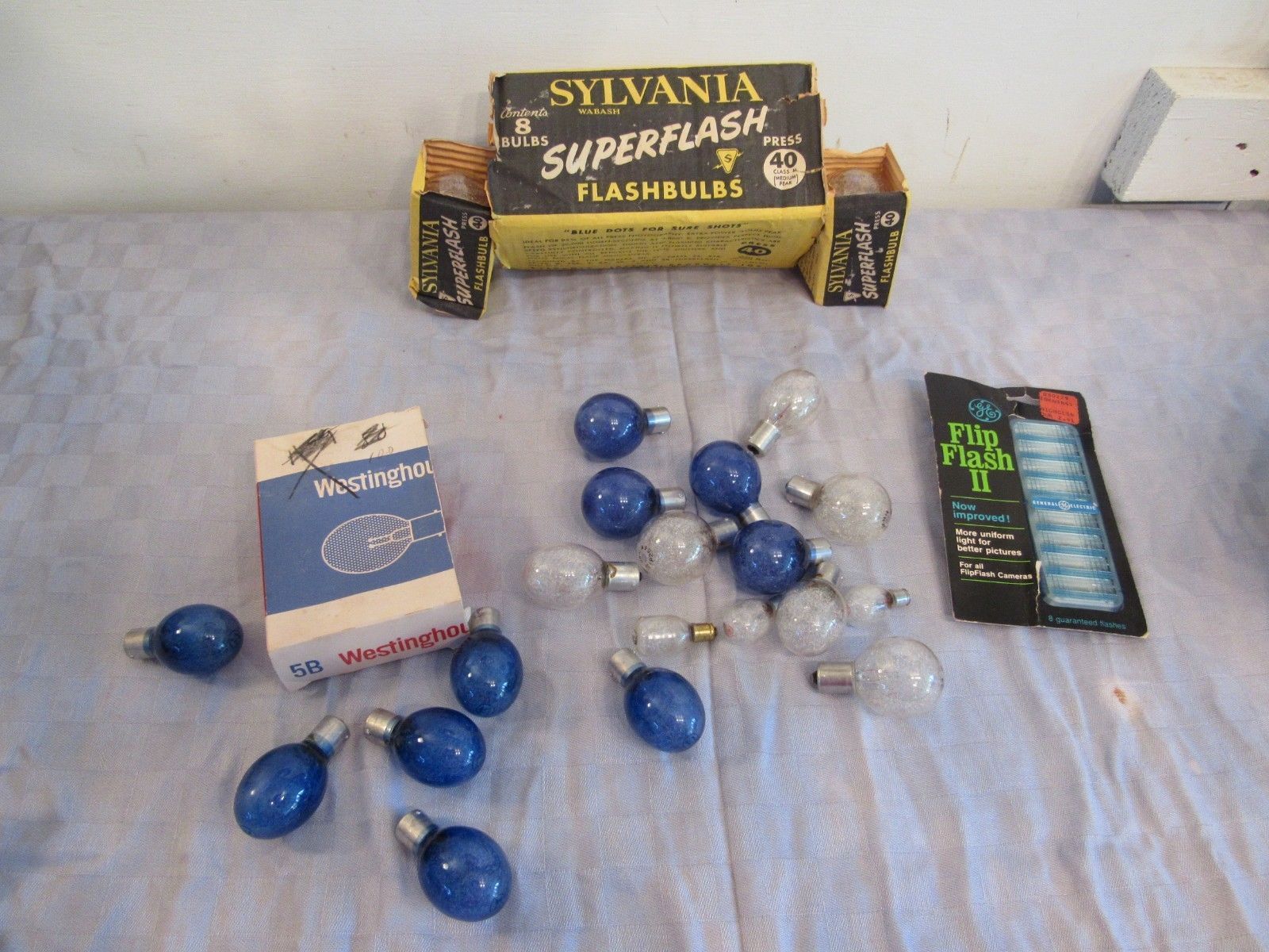 Vtg Flash Bulbs Lot  Westinghouse Sylvania Flashbulbs Mixed Props Display  - $24.84