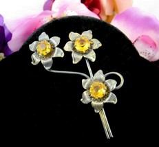 Mellow Yellow 3 Bloom Flower Pin Vintage Brooch Floral Goldtone Tarnished 3&quot; - £11.78 GBP