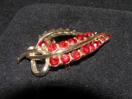 Vintage Red Rhinestone Goldtone Leaf Pin Brooch - £5.55 GBP
