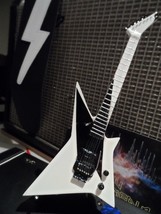 Ace Frehley - Washburn Af 40 1:4 Scale Replica Guitar ~ New-
show original ti... - £20.90 GBP