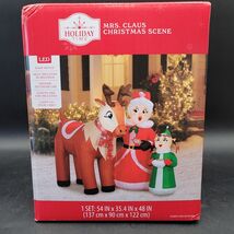 New NIB Holiday Time 4 ft Mrs. Claus Scene Christmas Airblown Yard Infla... - $49.49