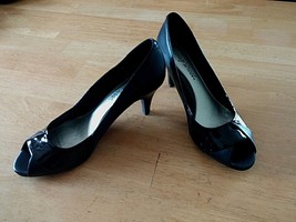 EASY STREET LADIES OPEN-TOE BLACK MAN-MADE 3&quot; HEELS-7.5M-GENTLY WORN-CUT... - £7.57 GBP