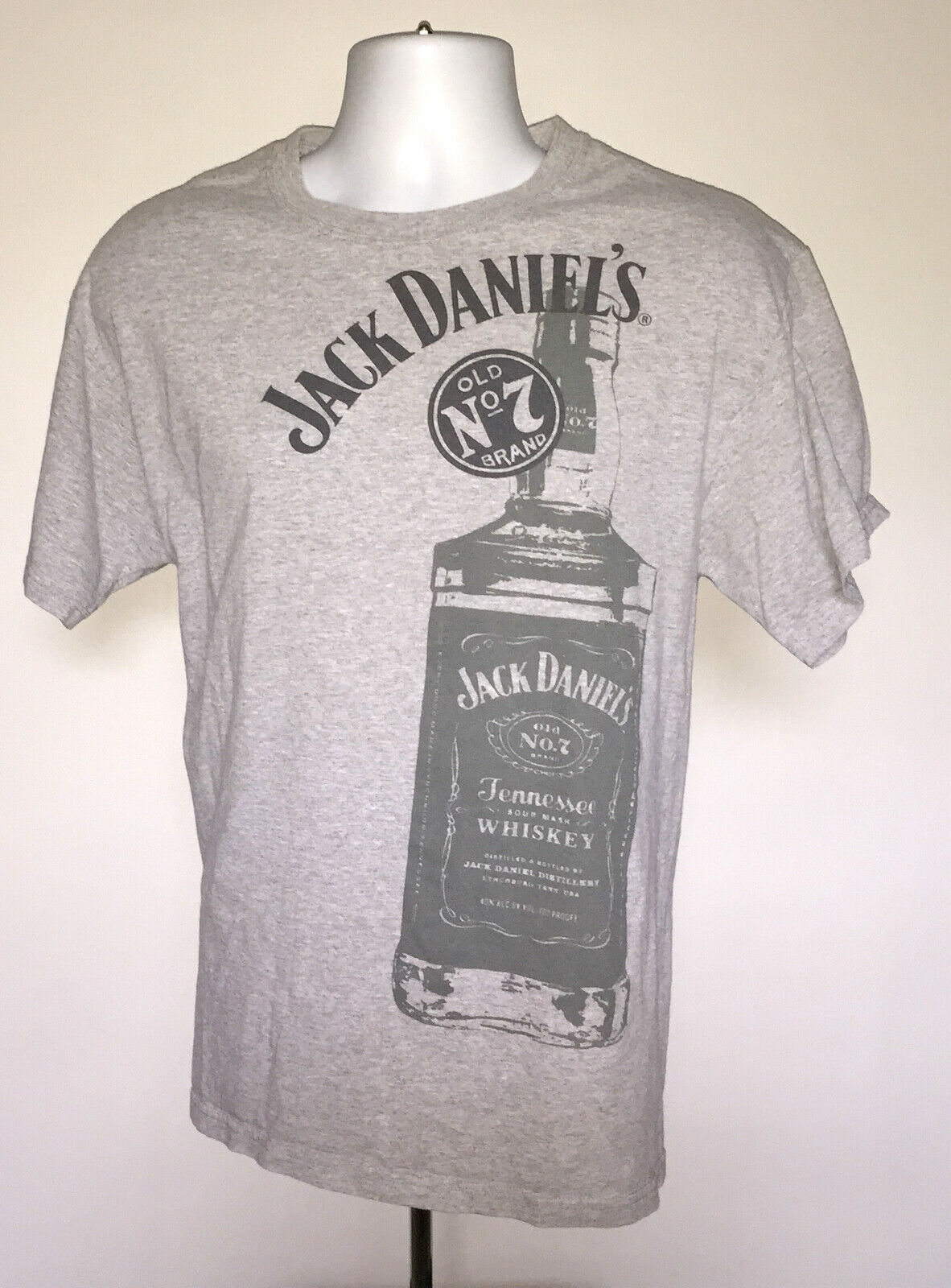 Mens Jack daniels Old No 7 Brand Whiskey t shirt large bottle logo gray - $21.73