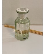 PIER 1 ONE IMPORTS Reed Diffuser White Tea Cashmeme 10oz  DISCONTINUED B... - €25,83 EUR