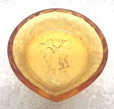 OLD Teardrop Intaglio Amber Glass Open Salt Dip 2 Fat Cherubs on Heart C... - $24.26