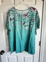 Satin Teal And Pink Flowy Floral Women’s Short Sleeve Blouse - $293.58 MXN