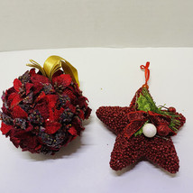 Christmas Ornaments Red Star &amp; Ball Beautiful Styles Lot Of 2 - £7.74 GBP