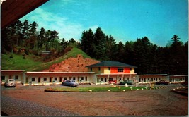 Maple Center Motel St Johnsbury Vermont VT UNP Chrome Postcard  D13 - £3.07 GBP
