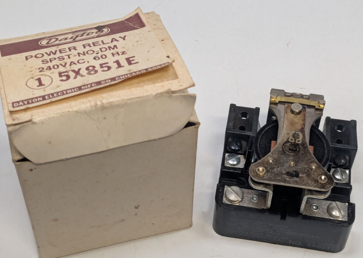 NOS DAYTON SPST NO DM - POWER RELAY 30A 2HP 240V Model# 5X851E - $24.74
