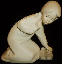 Lladro Unglazed Porcelain Figurine Girl With Dad's Sleepers 4523 Made In Spain - $58.80