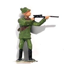 miniature soldier sharpshooter green uniform HO scale 7/8 inch tall with base - £7.10 GBP