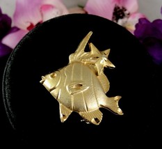 ANGEL Tropical FISH PIN Vintage Brooch Shiny Accent &amp; Matte Goldtone Starfish 2&quot; - £12.43 GBP