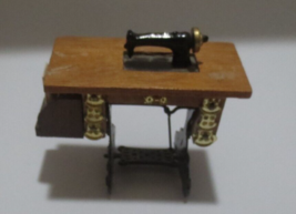 Vintage Shackman wooden 1:12 scale dollhouse table and wooden sewing machine - £9.67 GBP