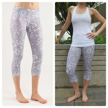 Lululemon Women&#39;s 6 Beachy Floral White Fossil Crop Leggings EUC - £21.64 GBP