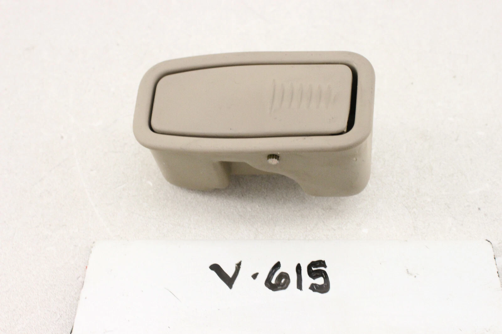 New OEM Hanger Assembly-Center Crash Pad 2005-2010 Kia Sportage 84766-1F... - $19.80