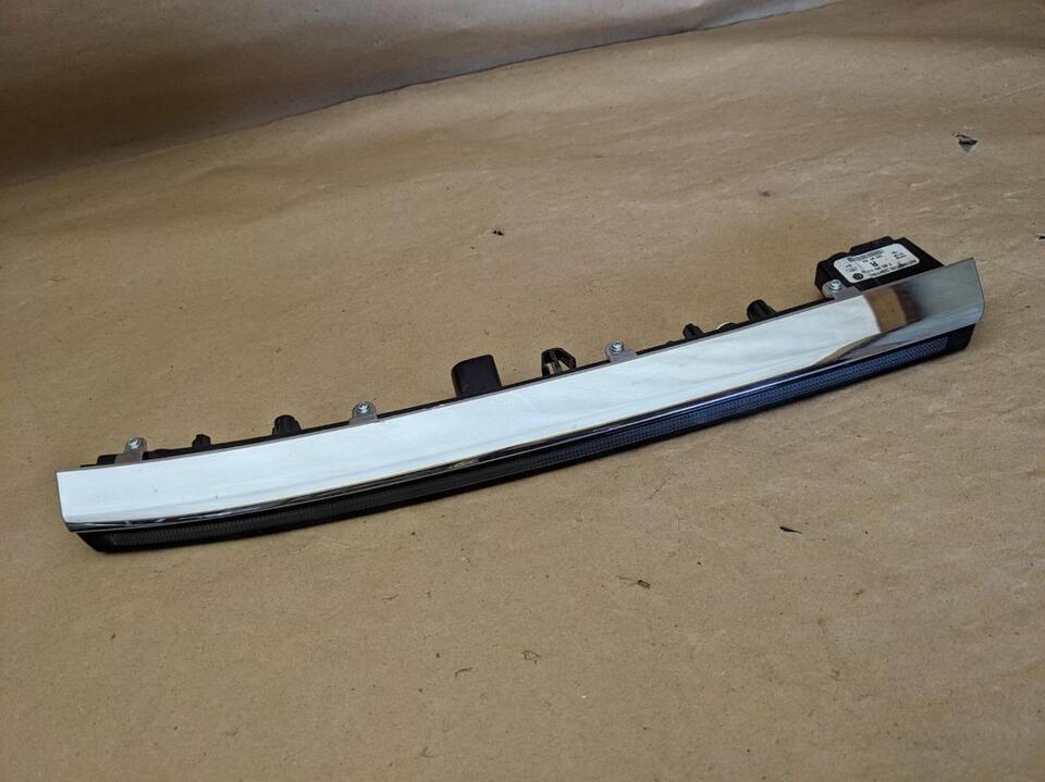 OEM 2022-2024 Volkswagen Tiguan Front RH Passenger Side Bumper LED 5NN-9... - $89.09