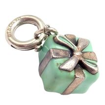 Vintage! Tiffany & Co. Enamel Gift Box Silver Charm Pendant + Spring Rin... - €242,42 EUR Vintage! Tiffany & Co. Enamel Gift Box Silver Charm Pendant + Spring Rin... - €242,42 EUR