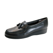  24 Hour Comfort Fawn Women&#39;s Wide Width Leather Loafers - £36.12 GBP