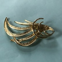Vintage Marked Large Goldtone Spray Pin Brooch – signed on backside, but can’t  - £10.51 GBP