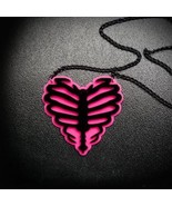 SKELETON HEART NECKLACE 2.75&quot; Hot Pink Black Acrylic Pendant Ribcage Hal... - €7,77 EUR