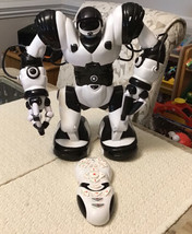 WowWee ROBOSAPIEN Humanoid Toy Robot 14&quot;ith Remote Control - WORKS!!! - $958.79 MXN