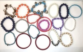 Lot of Estate Find Costume Bracelets 19pc Lot Beaded, Stretch, Bangle, Etc - £16.44 GBP