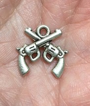 Crossed Guns, pewter charm, 1/2” - $18.77 MXN