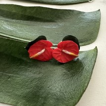 Vintage Unbranded Anthurium Floral Stud Earrings Pink Green Tropical Flo... - $221.75 MXN