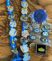 Lot 22 eBay Convention  2004 Souvenir Swag Lapel Hat Pins on Lanyard - €21,38 EUR