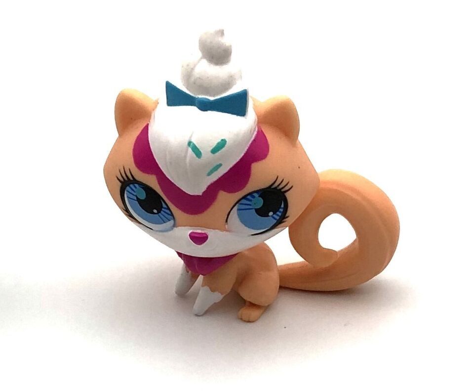 Primary image for Hasbro Littlest Pet Shop  Sweet Delights Peach Cupcake Cat #3077