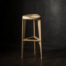 Terza Maggiore - Oak wood bar stool - Carved seat - Counter stool - Bar stool -  - £389.50 GBP