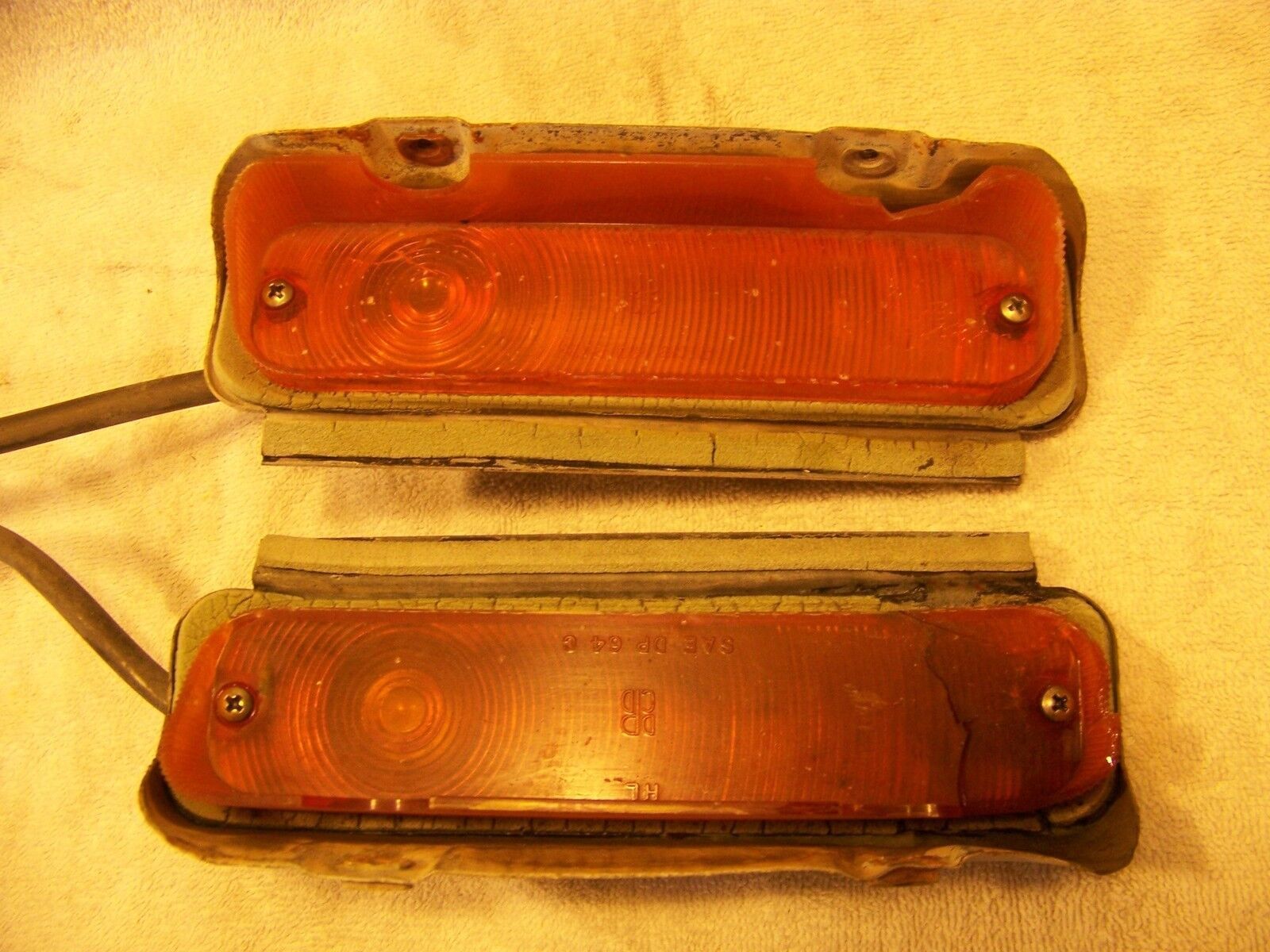 1964 CHRYSLER 300 FRONT AMBER TURN SIGNAL MARKER LIGHT ASSEMBLIES HOUSIN... - $36.01