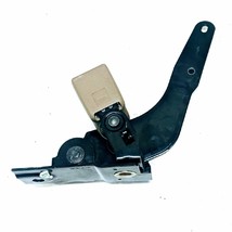 GM 15686680 1995-1997 S Series Tandem Seat Belt Receiver Inner Hinge Beige Rear - $33.27