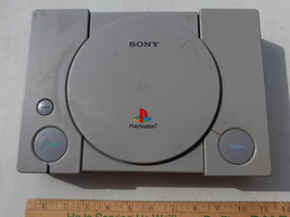 21HH00 SONY PLAYSTATION, DOES NOT WORK, FOR PARTS ONLY, NO RETURNS - £14.64 GBP