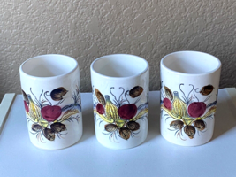 Set Of 3 Vintage Hand Painted Cup 3 1/2&quot; Ceramic Garlic Clove Plant Mini Tumbler - £14.21 GBP
