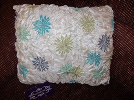 Vintage Chic Flower Pillow New From Bed Bath &amp; Beyond Last One - £14.99 GBP