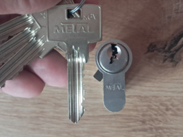 METAL X6V /V-Profile Security Cylinder lock With 4 keys - $33.00