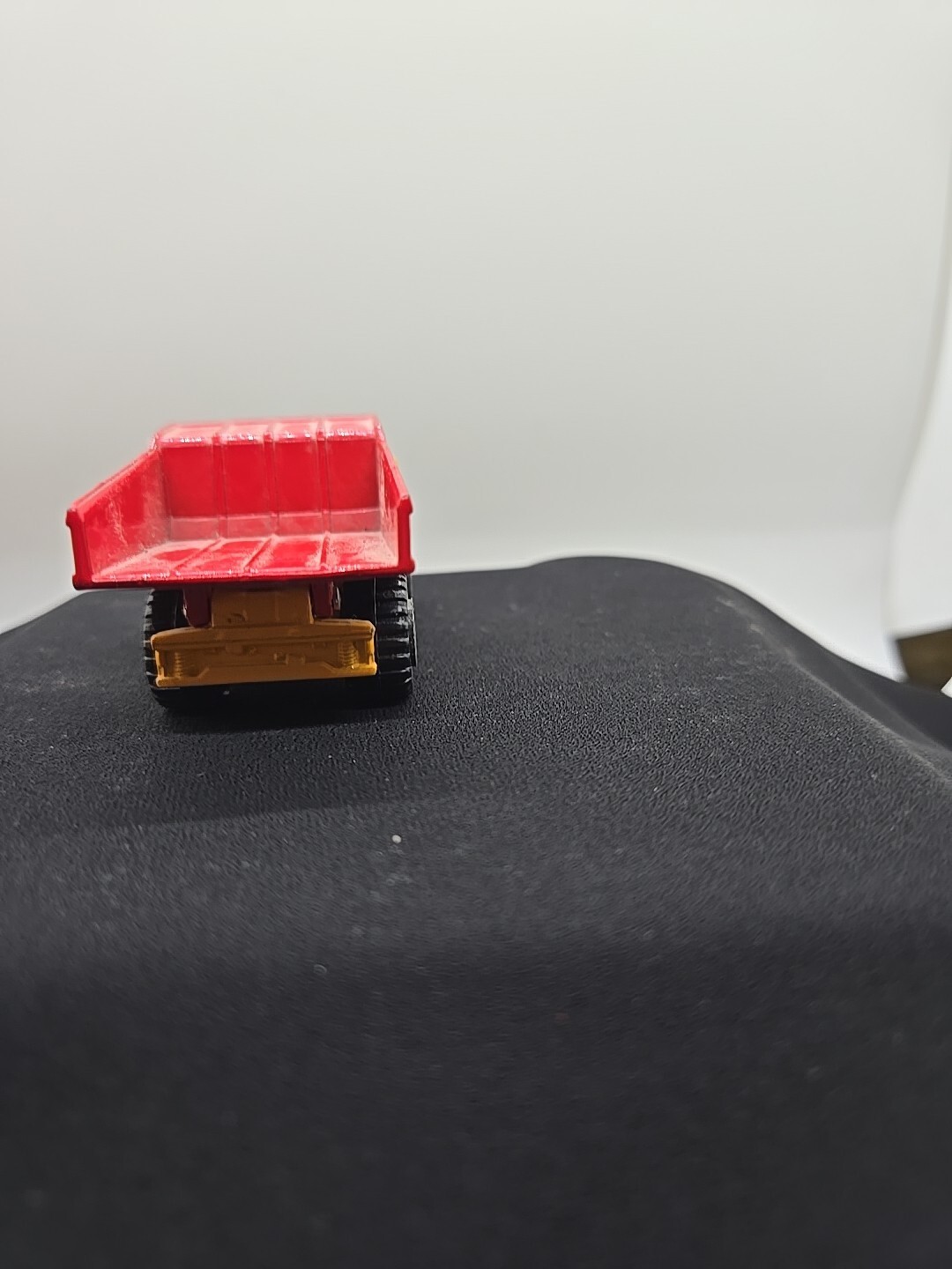 Vintage 1989 Matchbox Dump Truck Red And Yellow 1:140 Item image 4