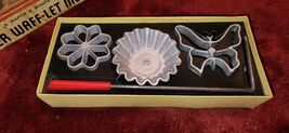 VTG Wonder Waff-Let Molds R H Macy CO. Original Box Butterfly Rosette Pa... - $14.99