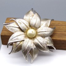 Vintage Judy Lee Flower Brooch, Brushed Silver Tone Floral Pin with Faux Pearl - £20.11 GBP