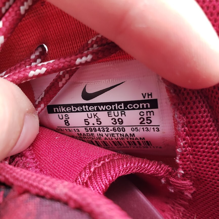 NIKE Roshe Run Camo Sneakers in Red Black (Women's Size 8) 599432-600 Item image 7