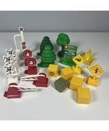 GeoTrax 21 Piece Accessories Bundle Fisher Price Signals Signs Crates Trees - £10.11 GBP