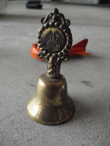 Vintage Brass Governor&#39;s palace Williamsburg VA Ringing Bell Figurine 3&quot; Tall - £14.79 GBP