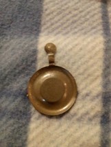 Vintage Mattel Hot Wheels Silhouette 1967 Original Tin Badge Pin - $180.37 MXN