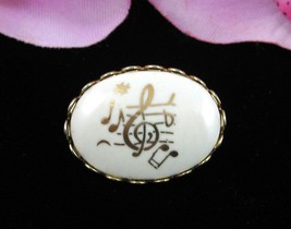 Musical Staff Pin Vintage Brooch Treble Cleff Eighth Quarter Notes Goldtone Oval - £10.40 GBP